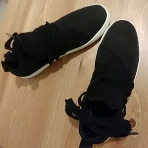 Black comfy cool shoes